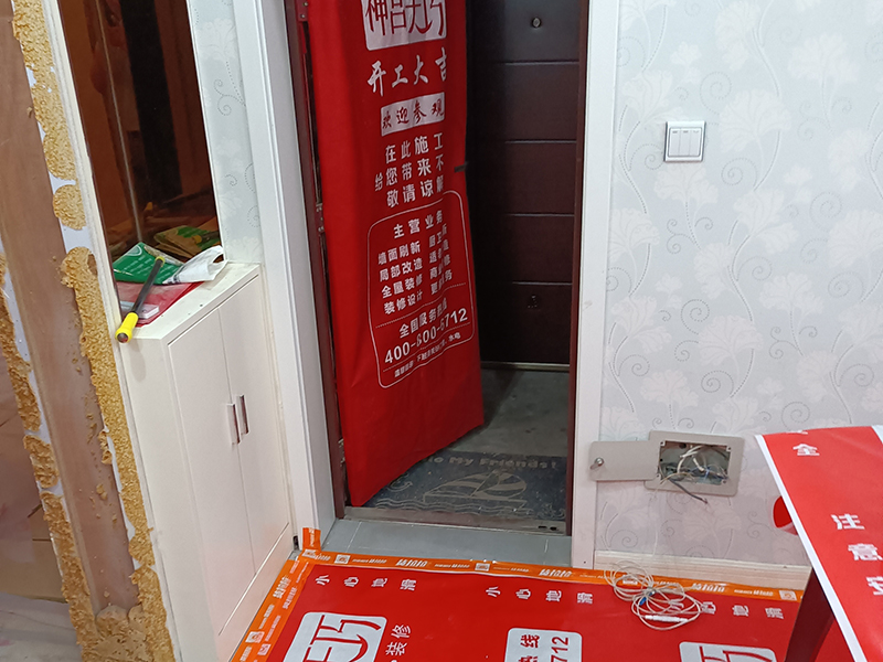 墻面發(fā)霉怎么處理？墻面翻新貴嗎？一般翻新墻面多少錢一平方(圖2)