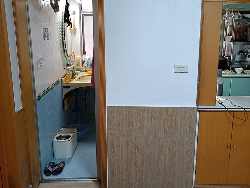  主臥衛生間門對著床怎么裝修？該如何化解(圖2)